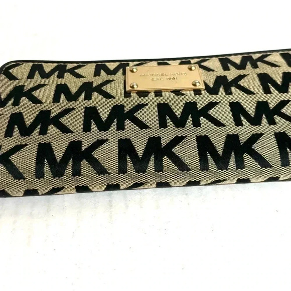 Michael Kors MK signature print canvas wallet - Picture 4 of 7